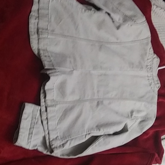 A jacket - Picture 2 of 3